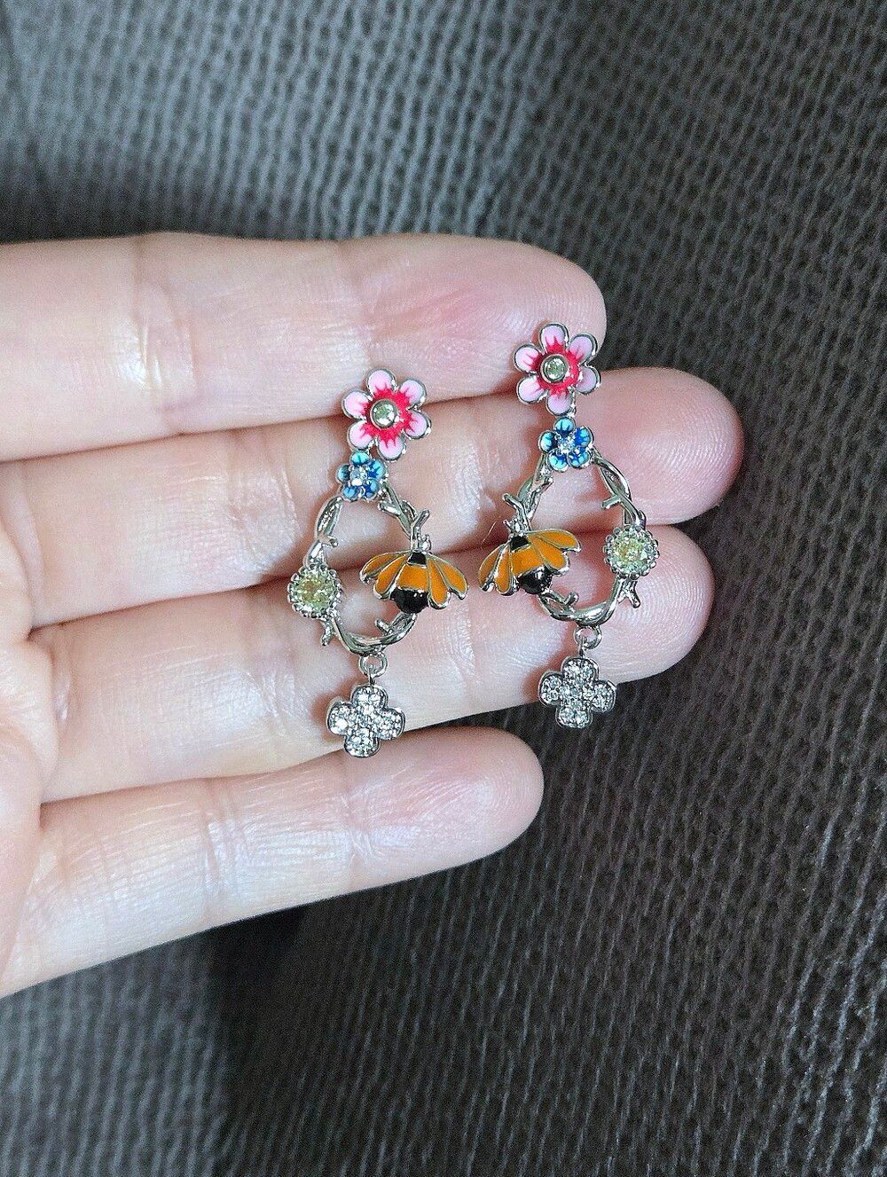 Cote d'Argent Whimsical🧚♀️ Bee🐝 and Flowers🌸 Earrings - NWT - Picture 10 of 16